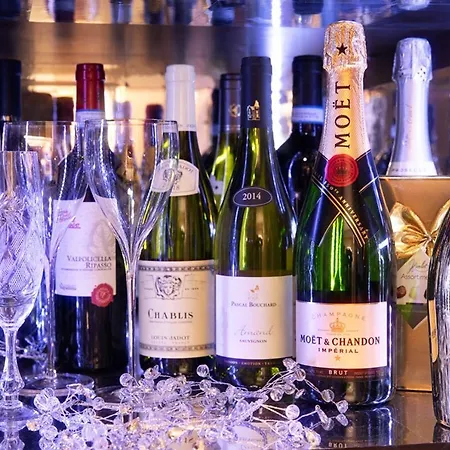 Center Old Town , Luxury Bar Included Lejlighed